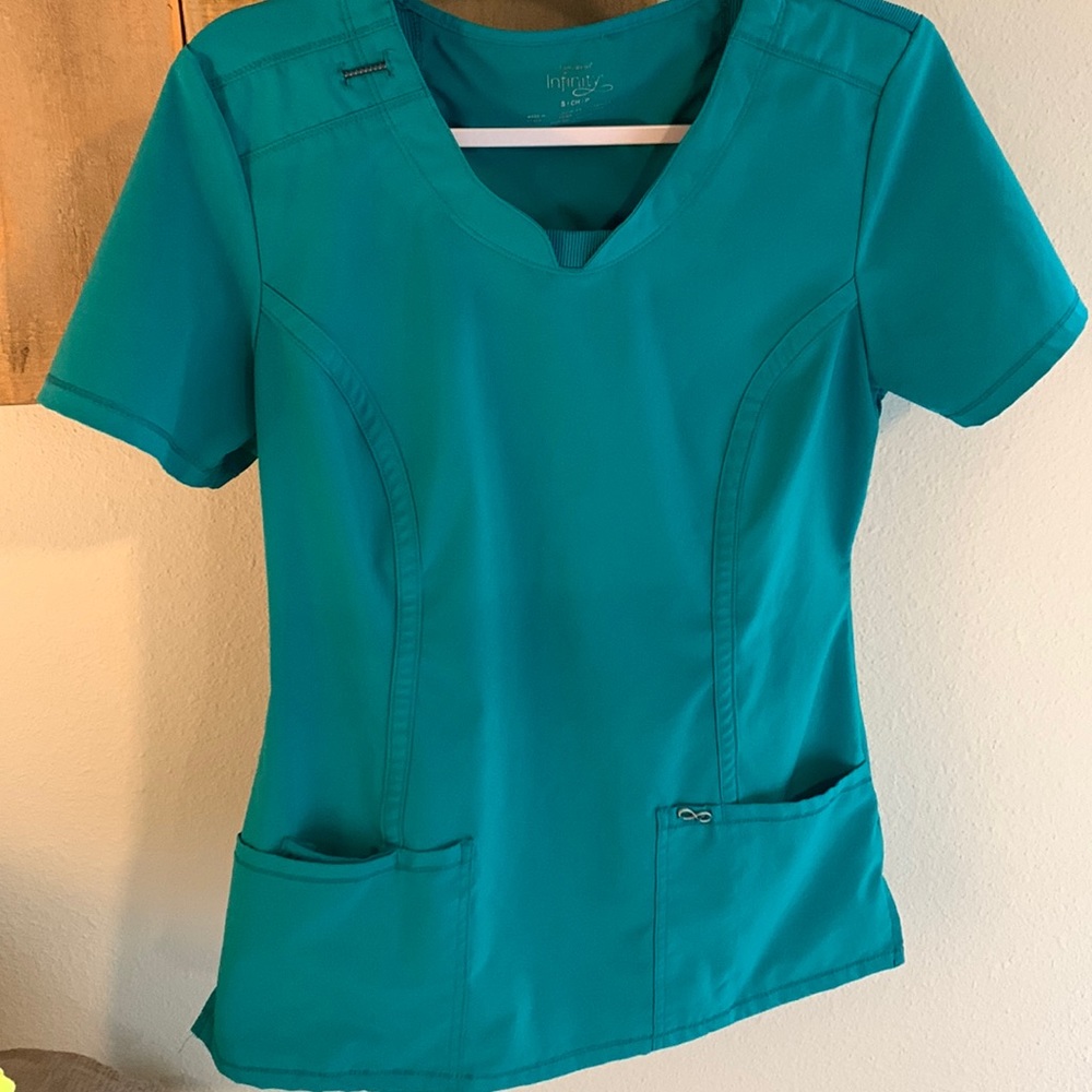 Women’s Cherokee Infinity Round Neck Scrub Top
